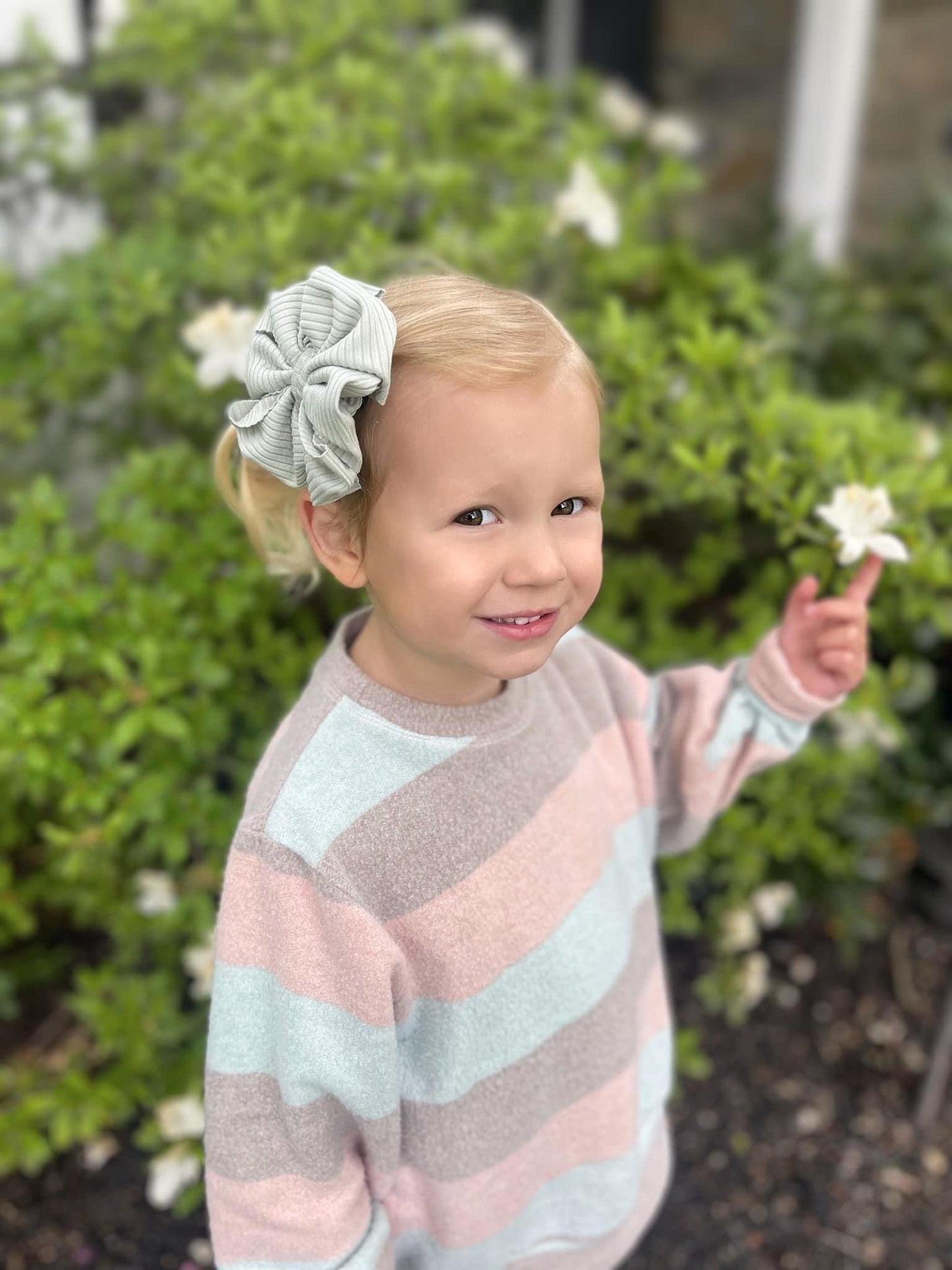Light Sage Ribbed Messy Bows