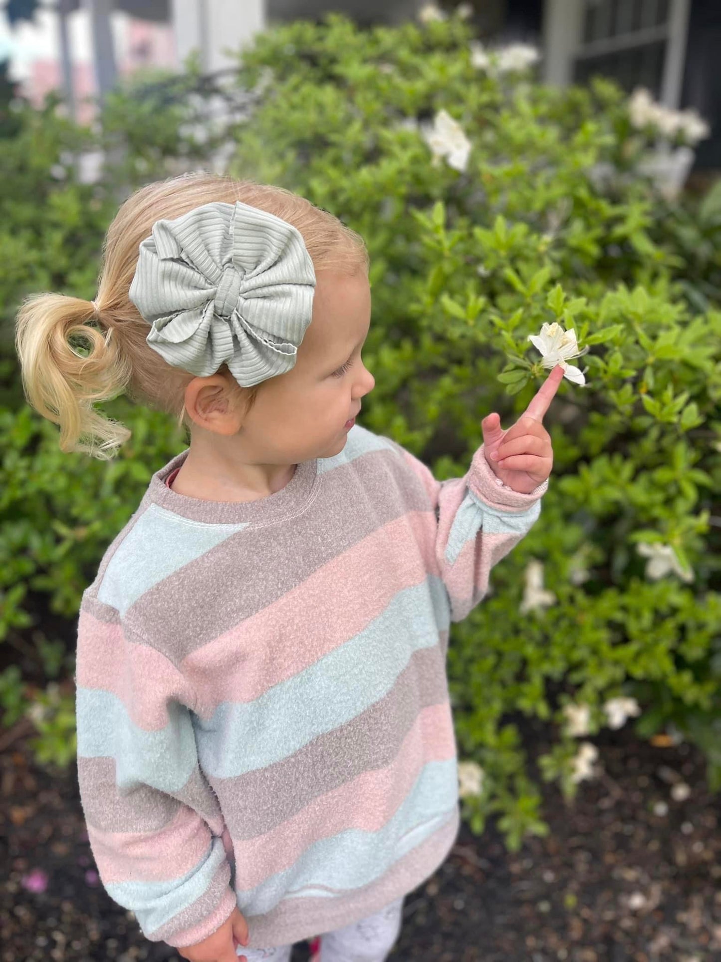 Light Sage Ribbed Messy Bows