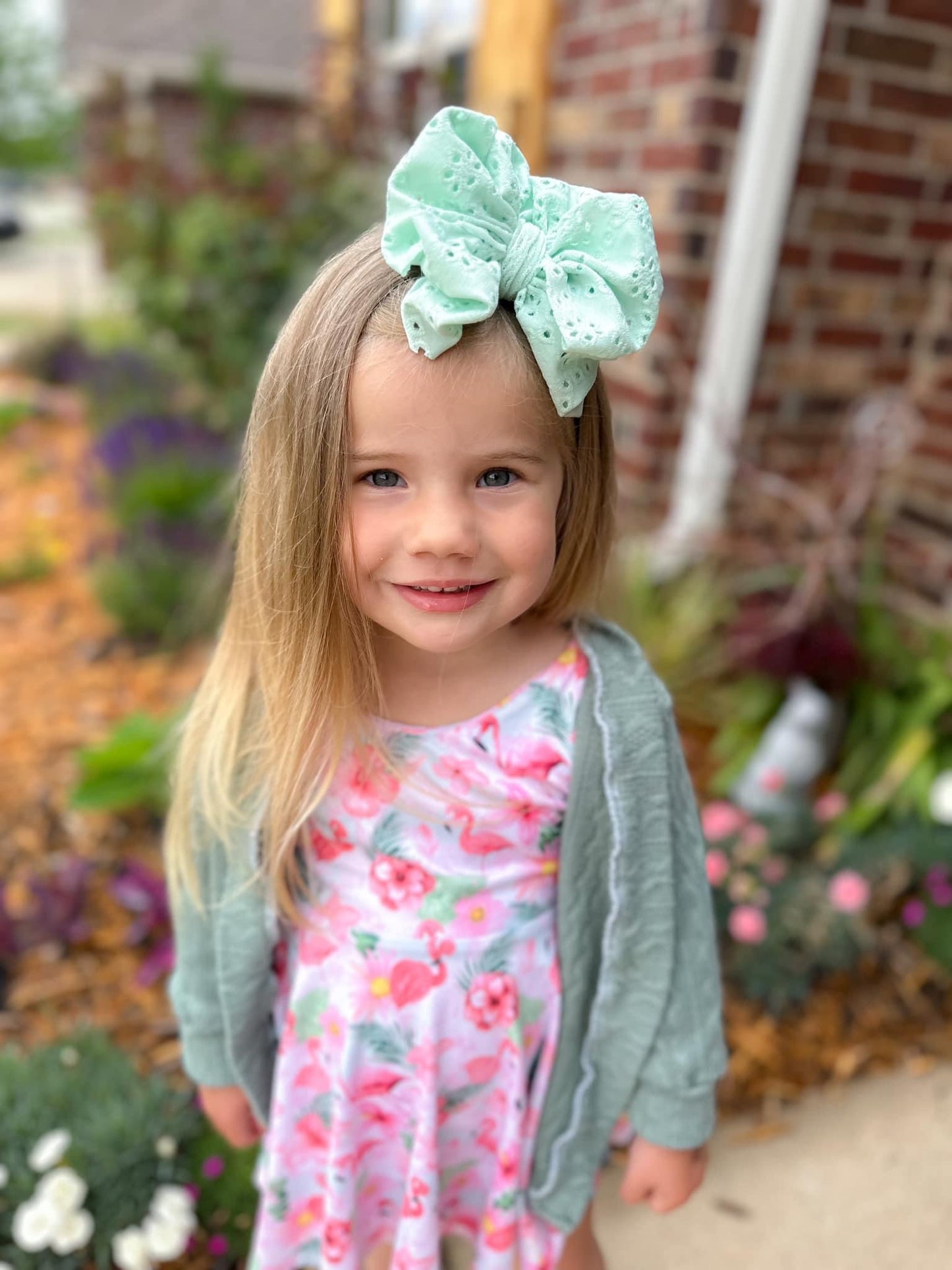 Eyelet Messy Bows