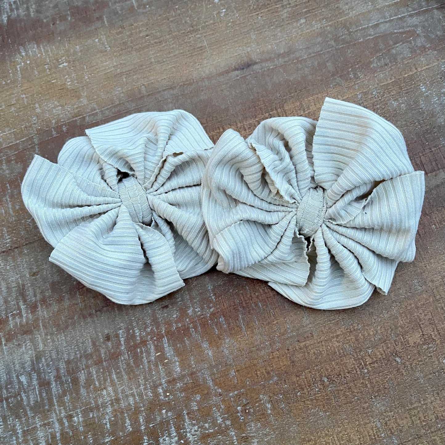 Cream Ribbed Messy Bows